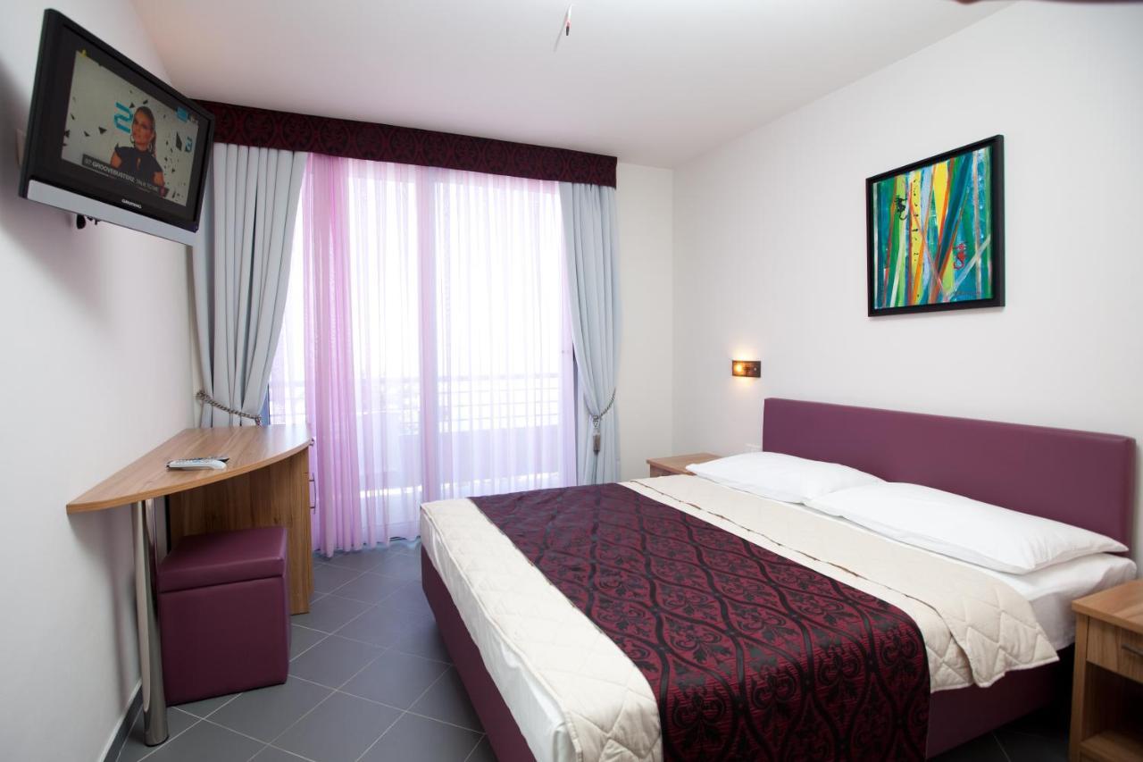 Hotel Sirena ポドゥゴラ エクステリア 写真