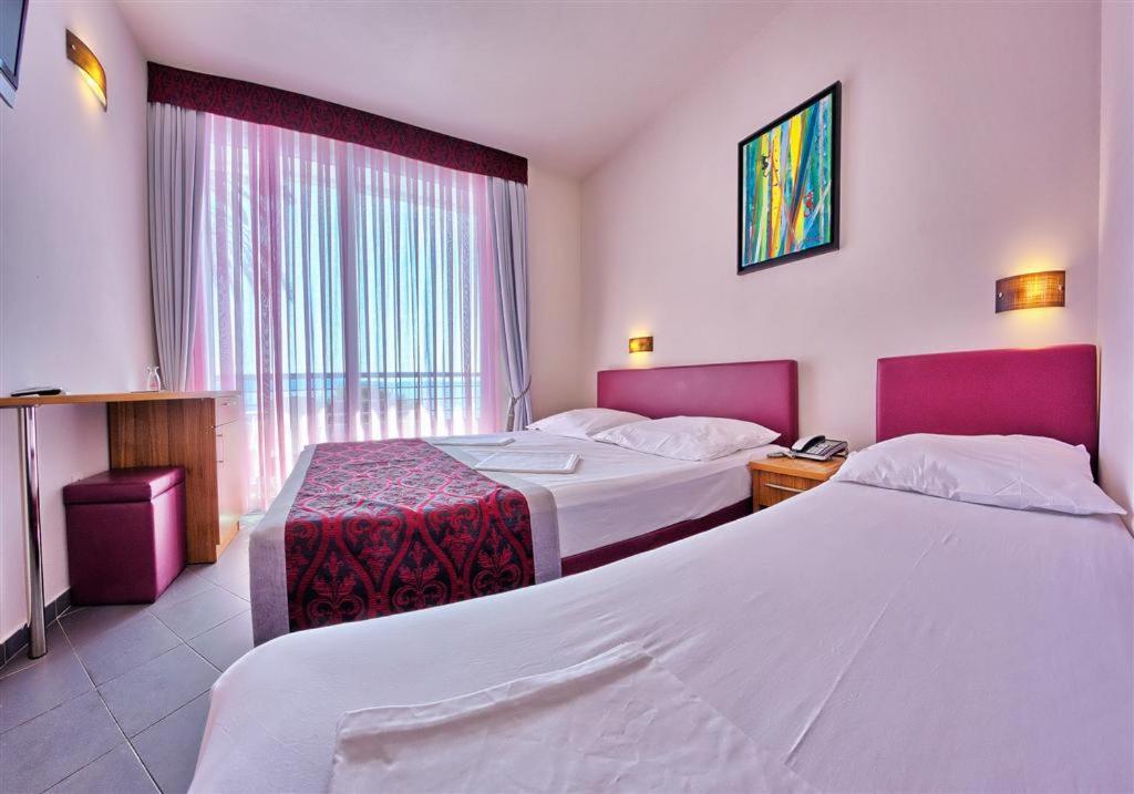 Hotel Sirena ポドゥゴラ エクステリア 写真