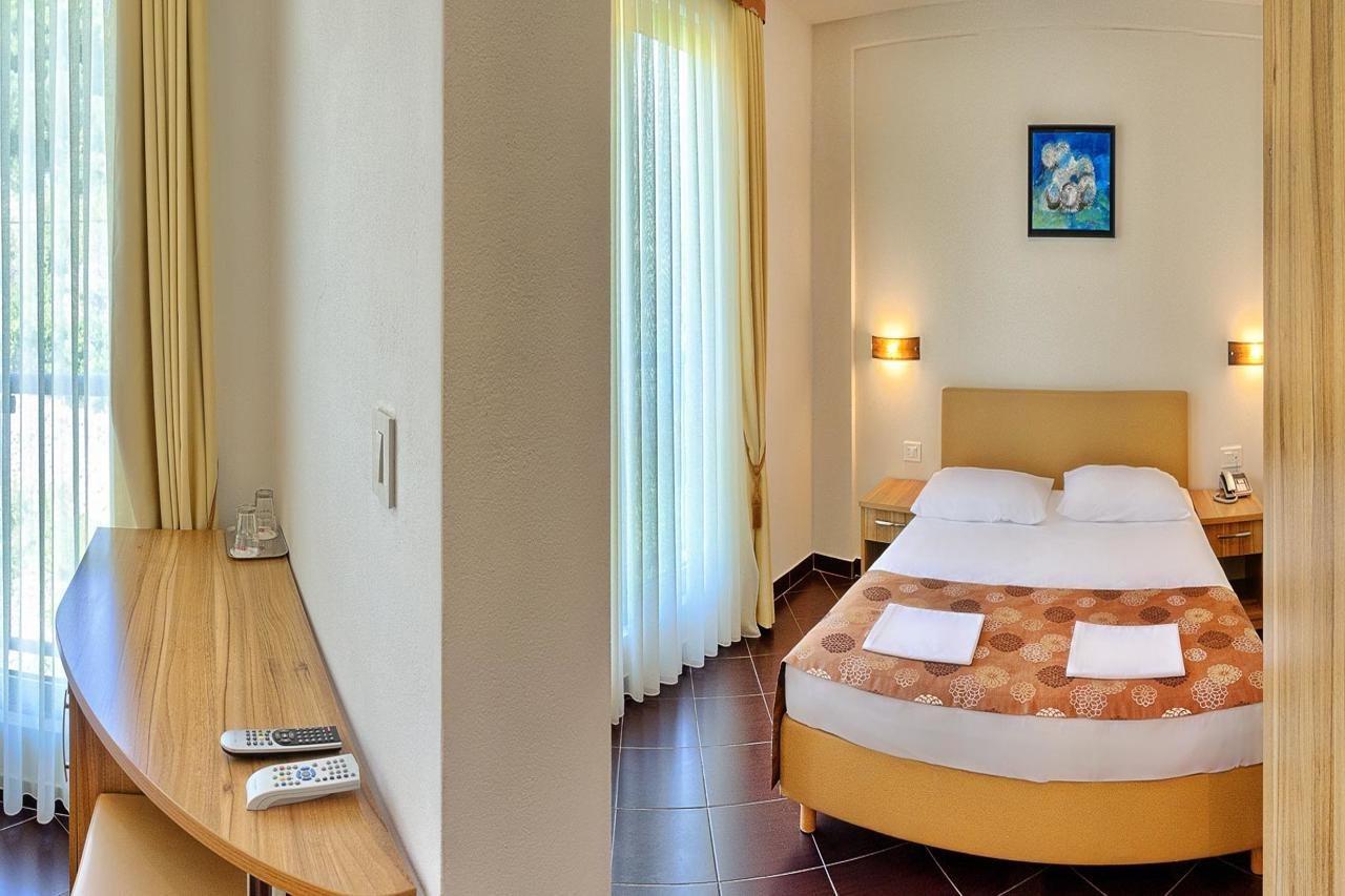 Hotel Sirena ポドゥゴラ エクステリア 写真