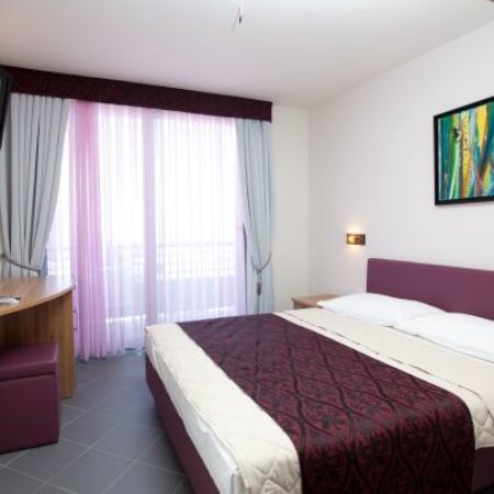 Hotel Sirena ポドゥゴラ エクステリア 写真