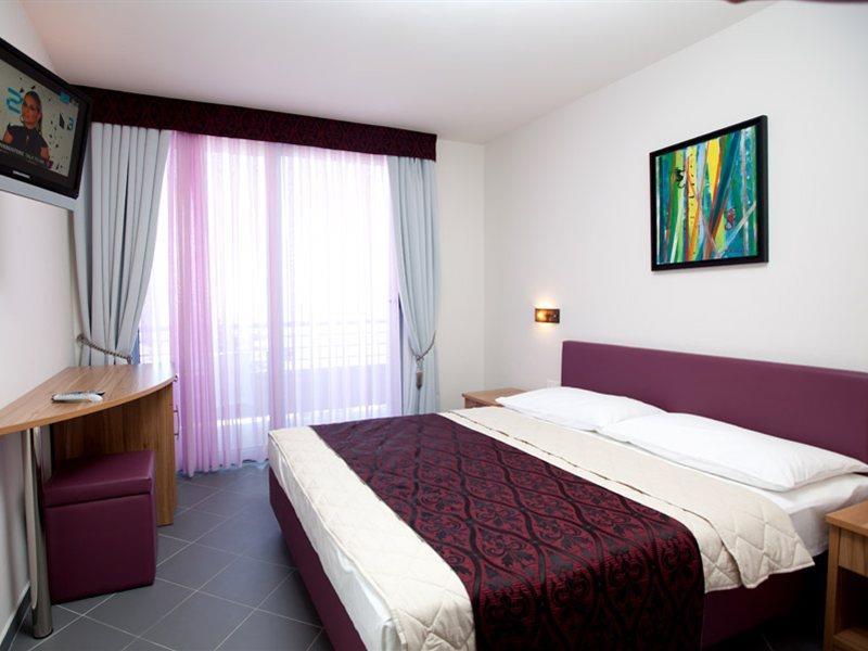 Hotel Sirena ポドゥゴラ エクステリア 写真