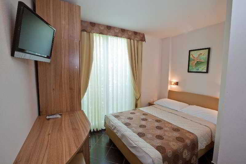 Hotel Sirena ポドゥゴラ エクステリア 写真