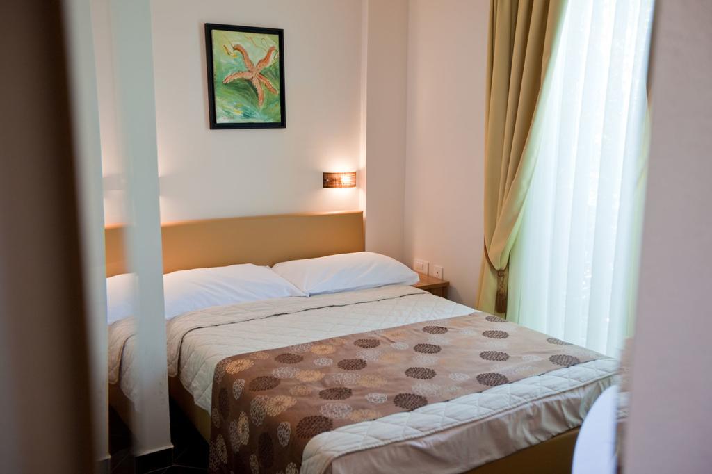 Hotel Sirena ポドゥゴラ エクステリア 写真