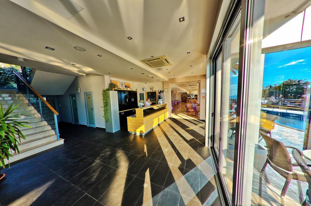 Hotel Sirena ポドゥゴラ エクステリア 写真