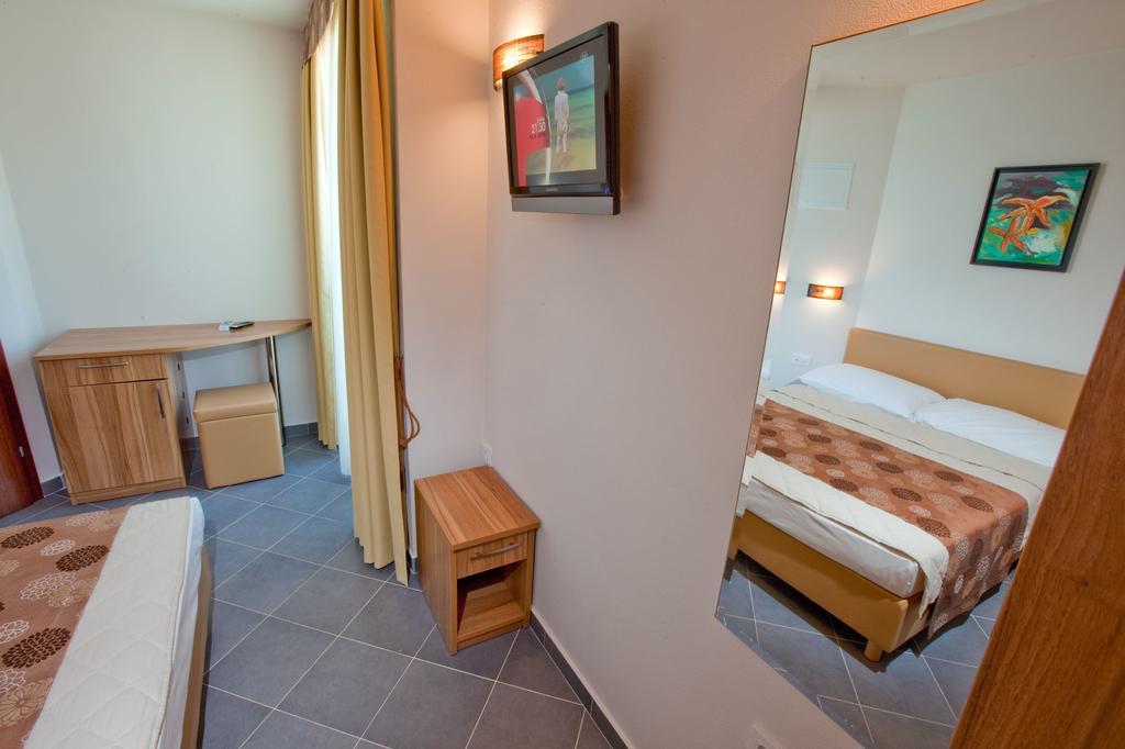 Hotel Sirena ポドゥゴラ エクステリア 写真