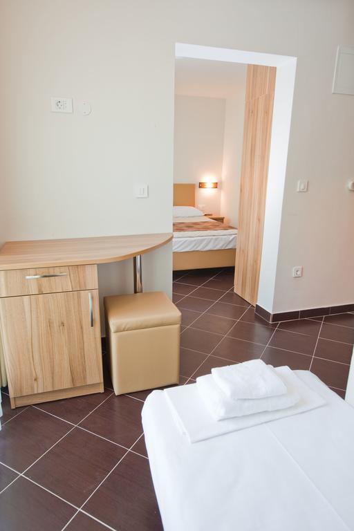 Hotel Sirena ポドゥゴラ エクステリア 写真