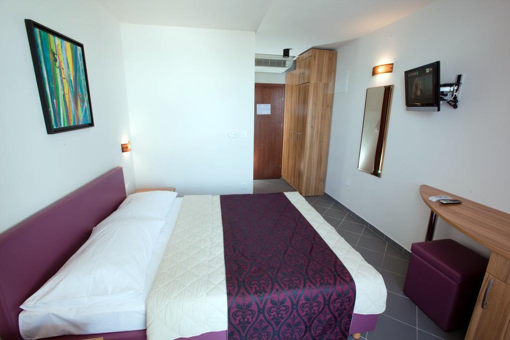 Hotel Sirena ポドゥゴラ エクステリア 写真